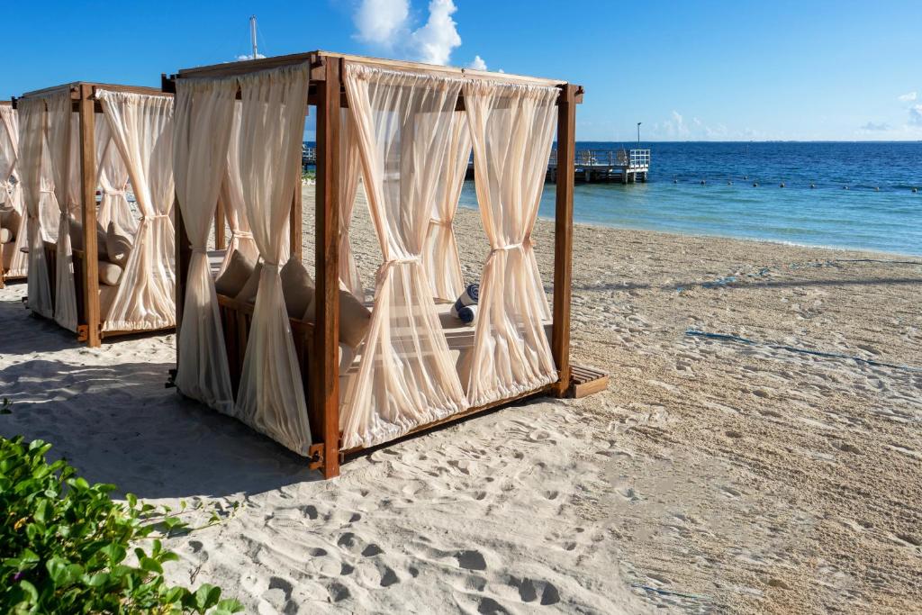 cancun-bayfront-getaway-beachbeds