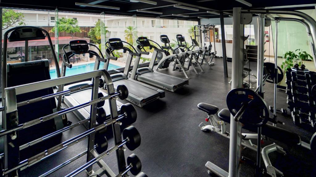 cancun-bayfront-getaway-gym