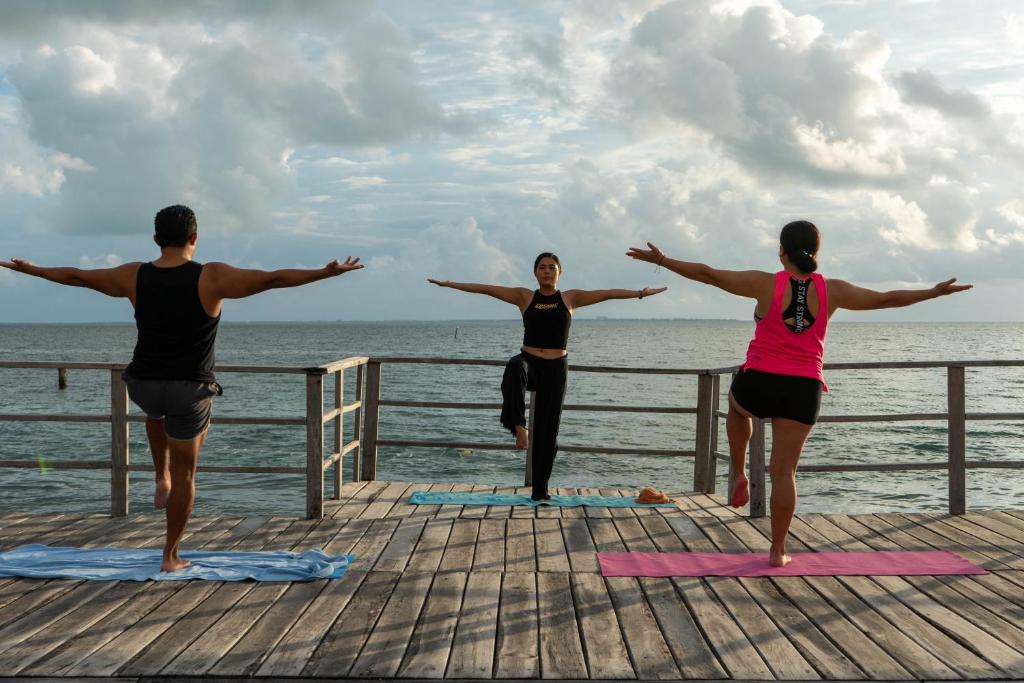 cancun-bayfront-getaway-yoga