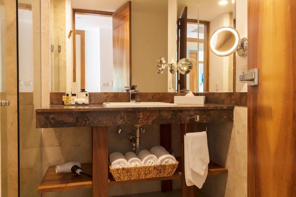 nuevo-vallarta-grand-escape-bathroom nuevo-vallarta-grand-escape-bathroom