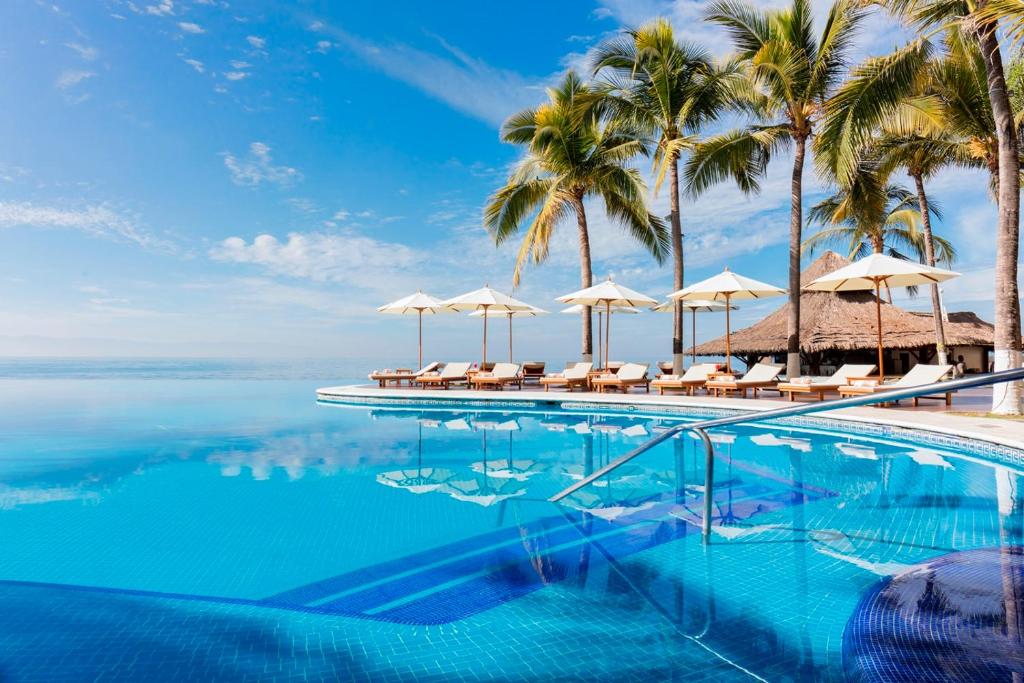 nuevo-vallarta-grand-escape-infinity-pool2 nuevo-vallarta-grand-escape-infinity-pool2