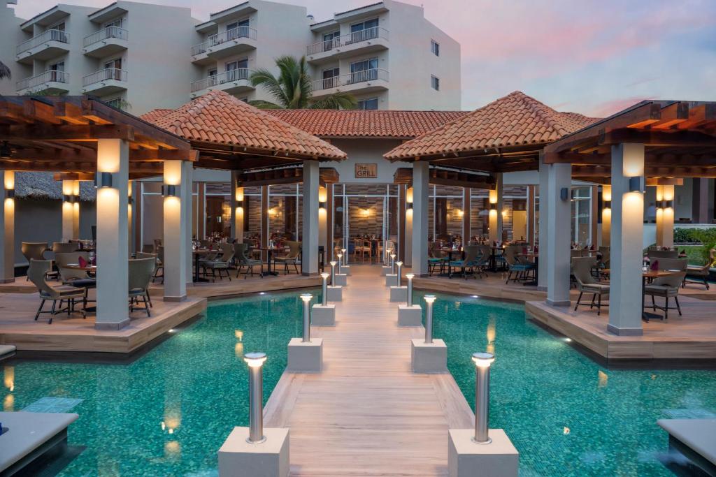 nuevo-vallarta-grand-escape-pool-bridge nuevo-vallarta-grand-escape-pool-bridge