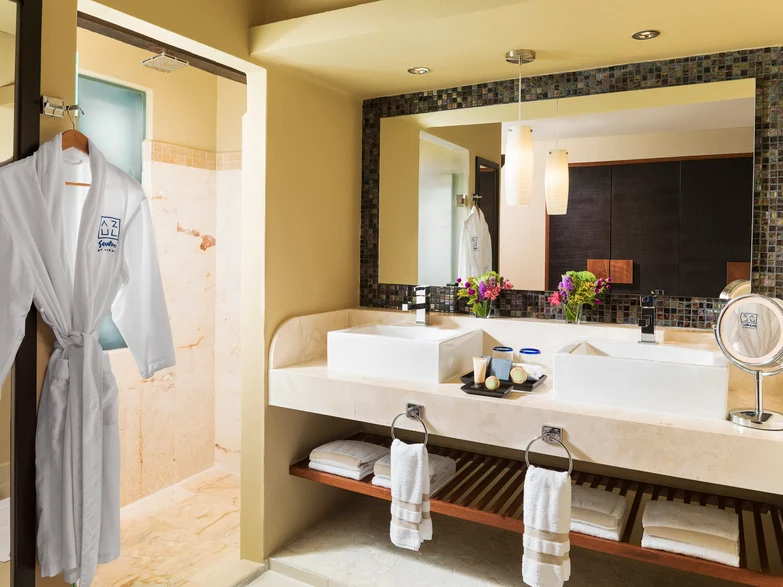riviera-maya-beachside-bathroom